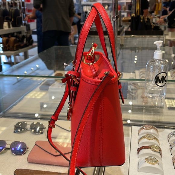 MICHAEL KORS
Jet Set Travel Extra-Small Saffiano Leather Top-Zip Tote Bag
NWT - Picture 8 of 16